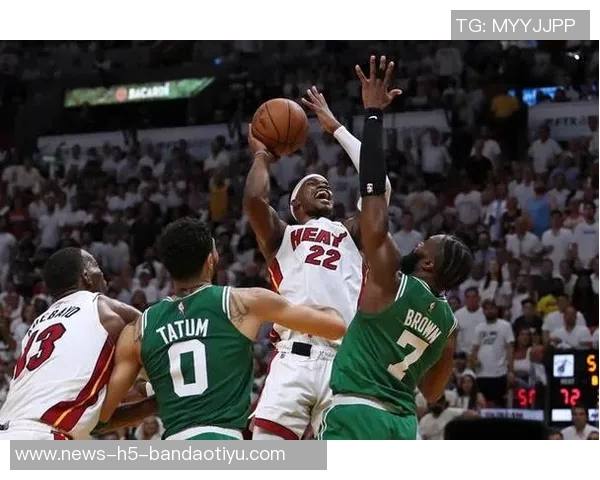 巴特勒半场表现抢眼15分钟内高效贡献8分3助攻3前场板展现杀伤力 巴特勒半场表现抢眼15分钟内高效贡献8分3助攻3前场板展现杀伤力